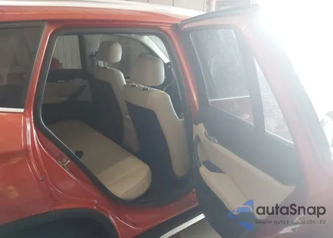 2015 BMW X1 xDrive28I z USA, uszkodzony, nr VIN WBAVL1C51FVY32983